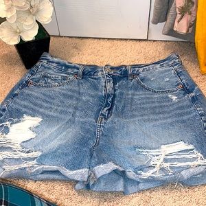 American Eagle mom shorts